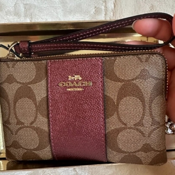 NWOB Coach Wristlet with 2 Charms - Picture 1 of 4